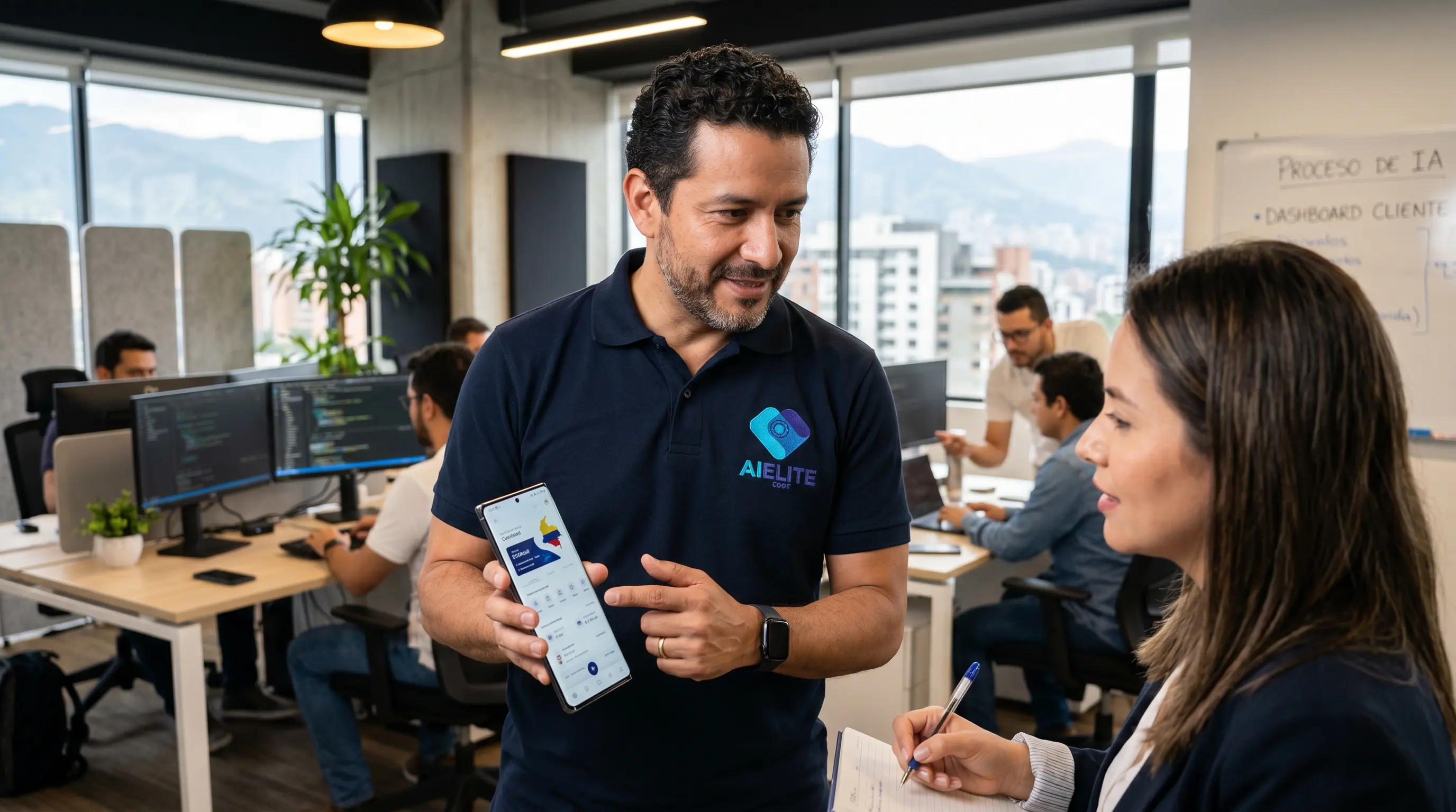Especialista de AI Elite mostrando un panel a una clienta